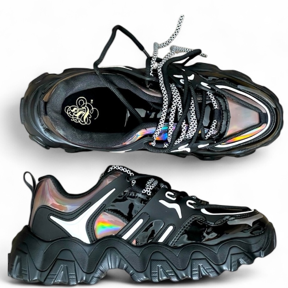 DOPE‼️ SNEAKERS LILIANA T HIGH END BLACK AND HOLOGRAPHIC‼️SIZE 8